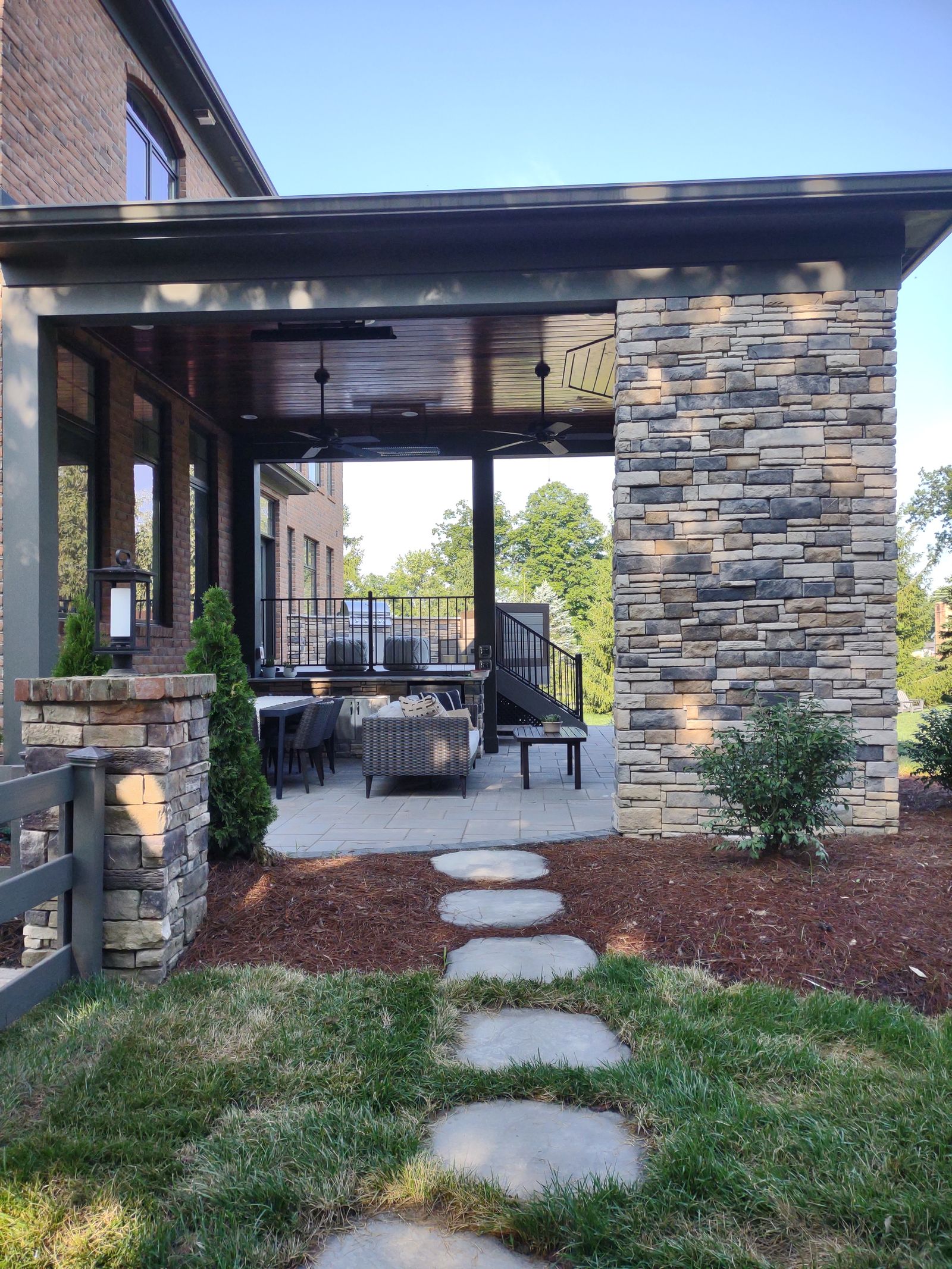 Deck level with seating and a view into the yard